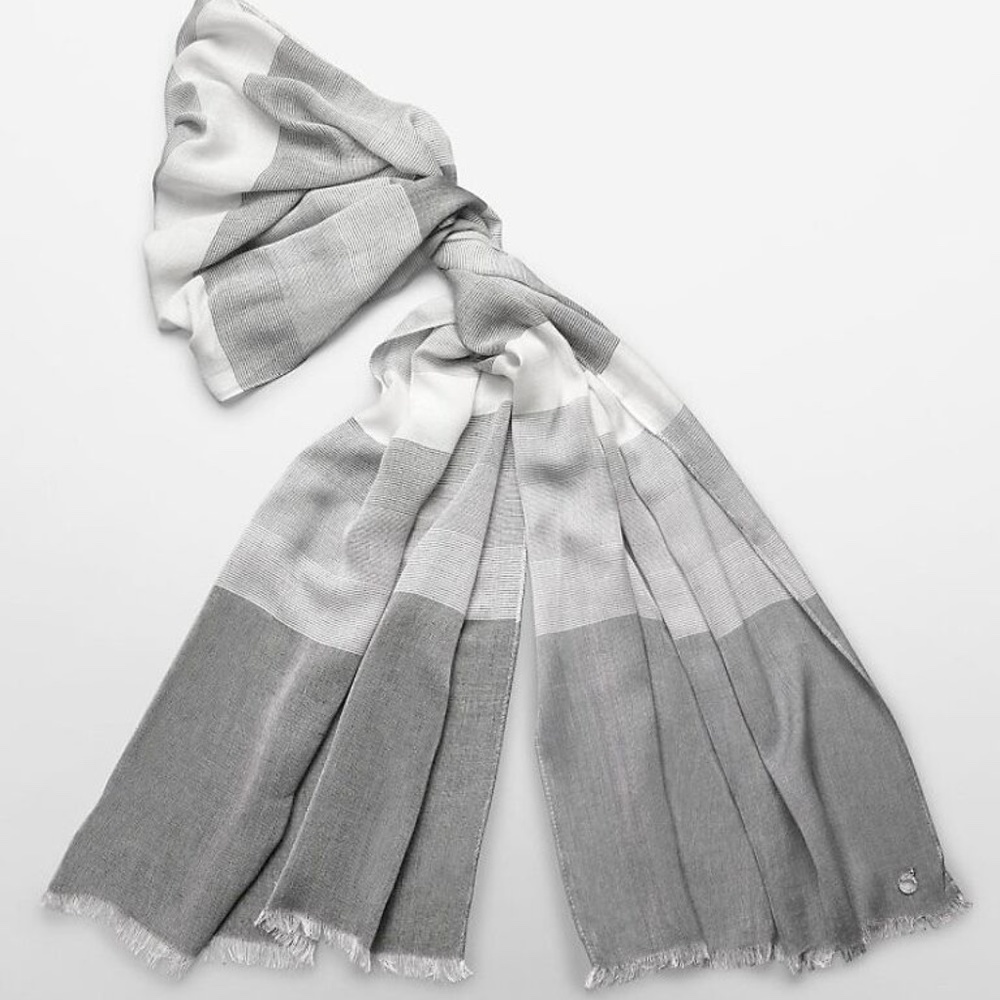 NWT Calvin Klein Black Striped Ombre Colorblock Scarf CLASSIC LIGHT WEIGHT CO